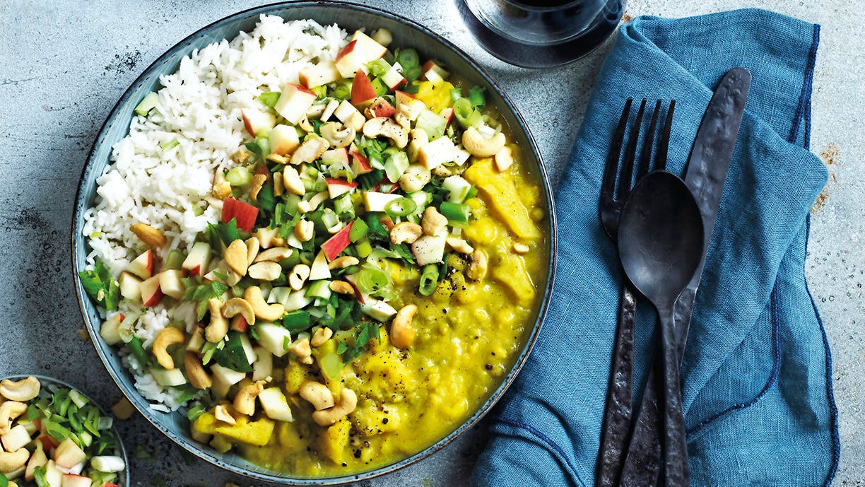 Blomkålscurry med sprød topping og ris