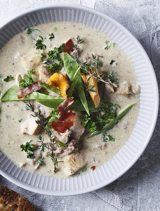 Cremet svampesuppe med kylling