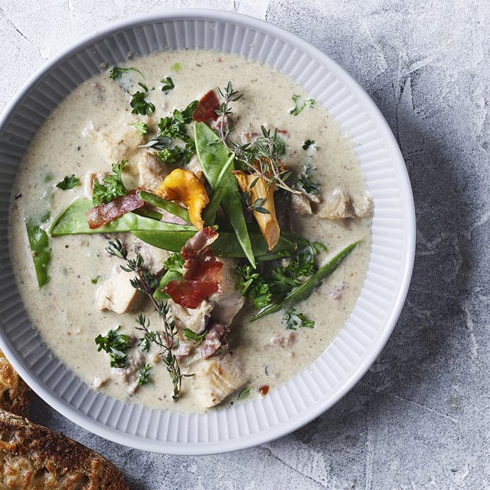 Cremet svampesuppe med kylling