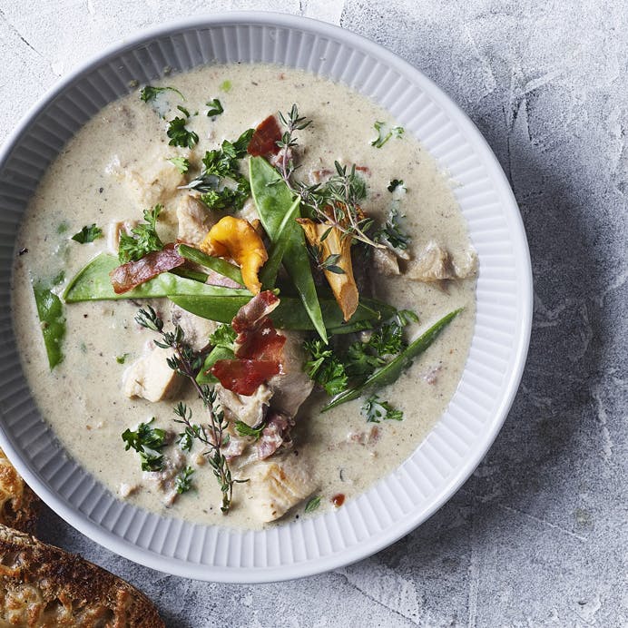 Cremet svampesuppe med kylling 