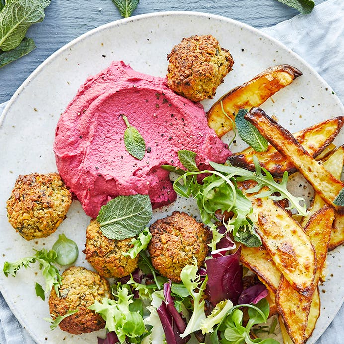 Falafler med rødbedehummus og ovnfritter
