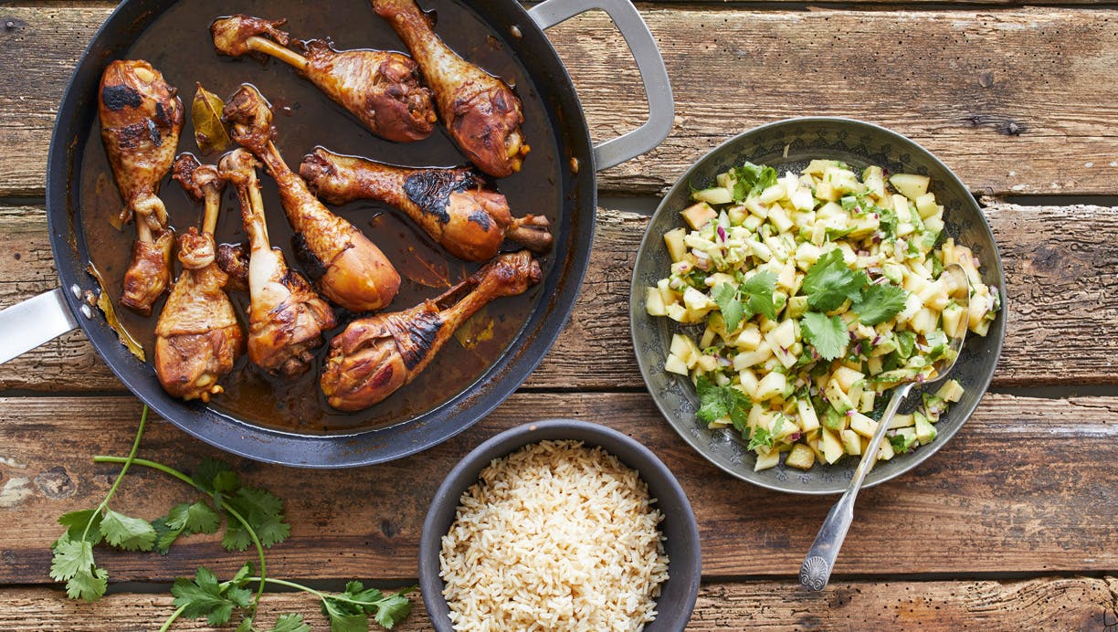 Filippinsk kylling adobo med papaja-avocado-salsa