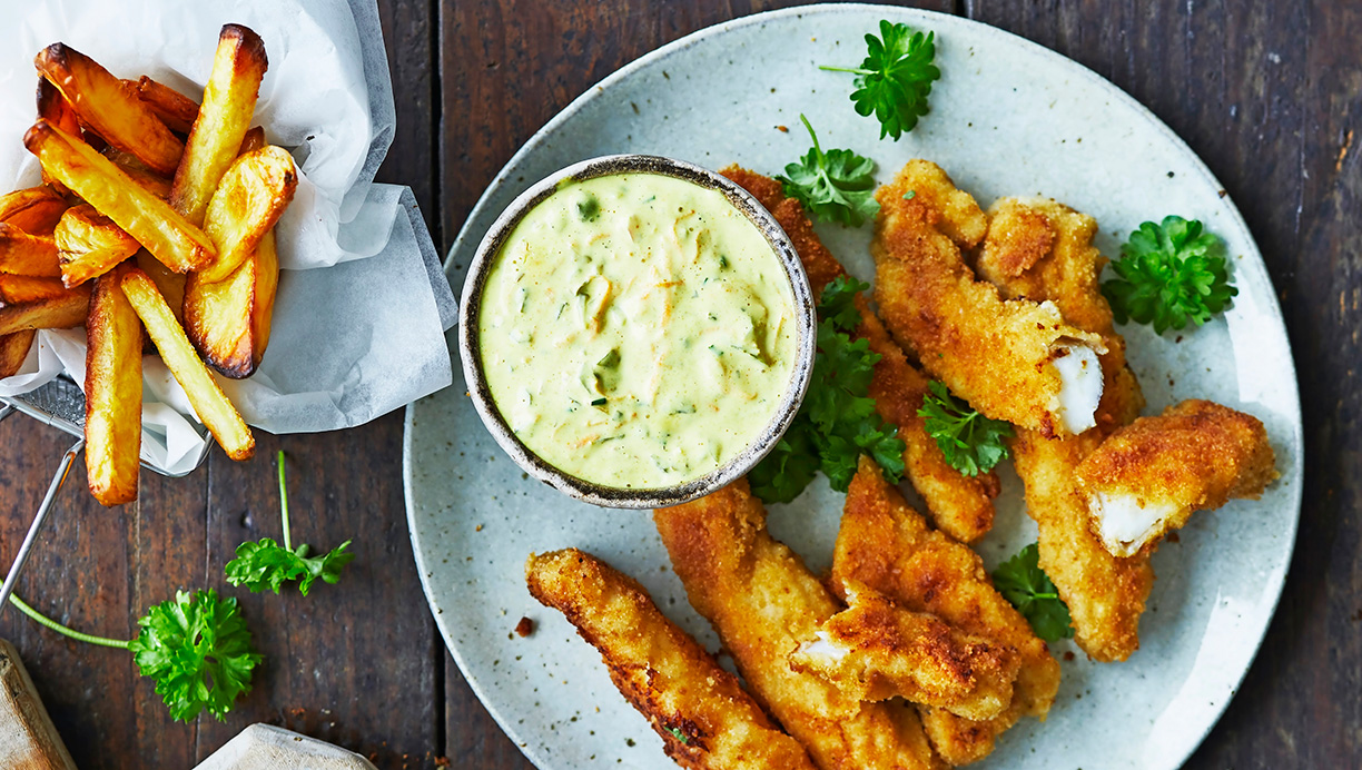 Fiskefingre med pomfritter og hjemmelavet remoulade 