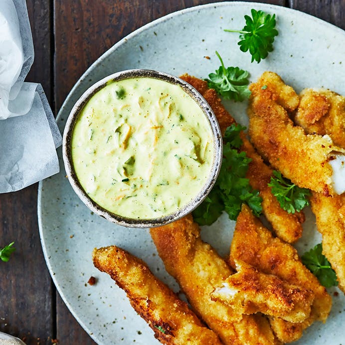 Fiskefingre med pomfritter og hjemmelavet remoulade