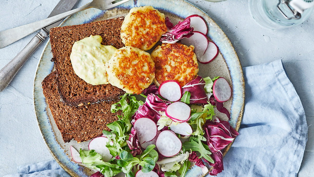 Fiskefrikadeller med hjemmelavet remoulade 