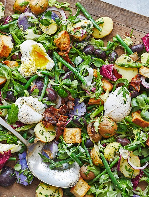 Fransk bondesalat med pocherede æg