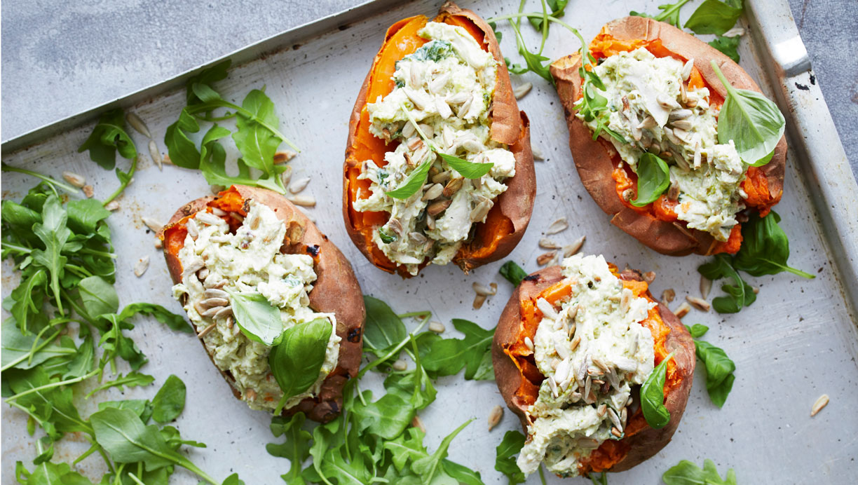 Fyldte søde kartofler med kyllingesalat 