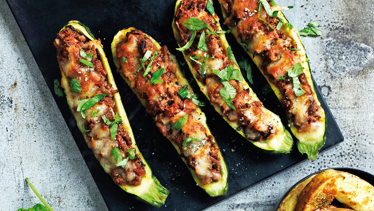 Fyldte squash med oksekød, mozzarella og kartoffelbåde 