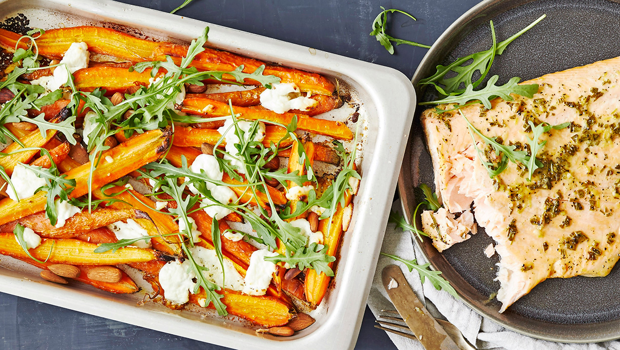 Glaseret lakseside med bagte gulerødder 