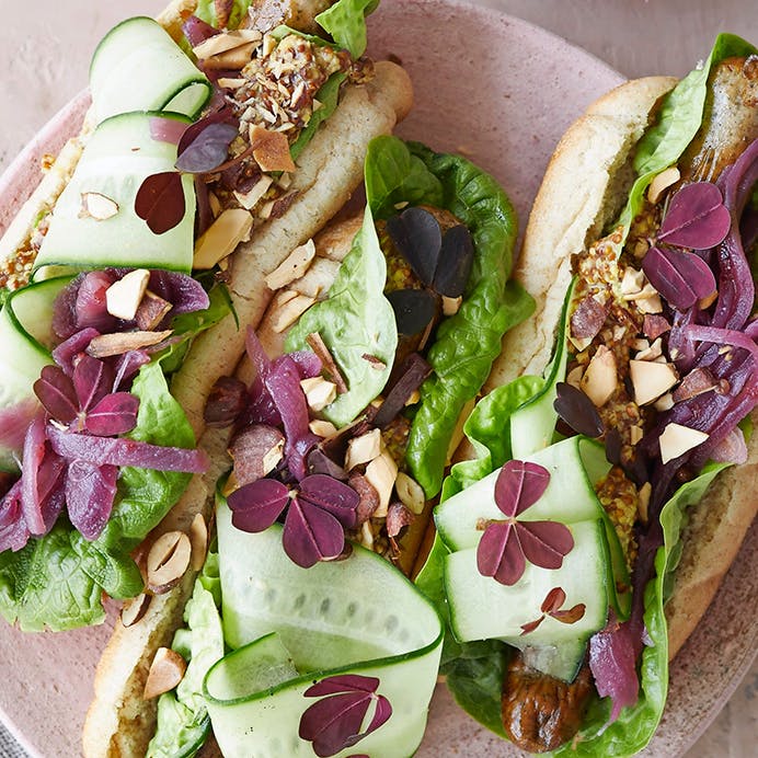 Hotdogs med rødløgsrelish