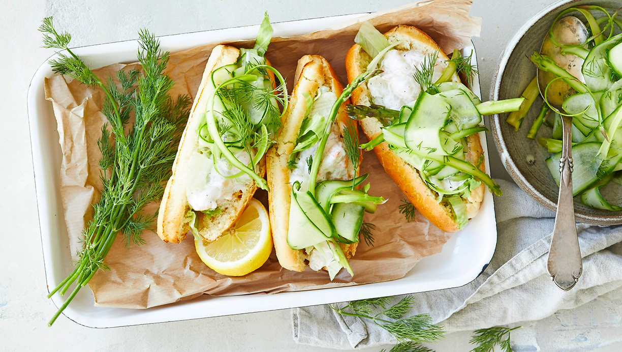 Hummerhotdogs med sprødt grønt 