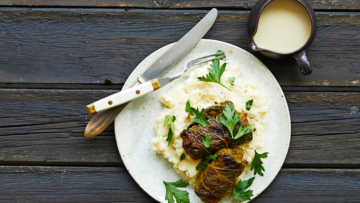 Kåldolmere med oksekød, svampe og sellerimos