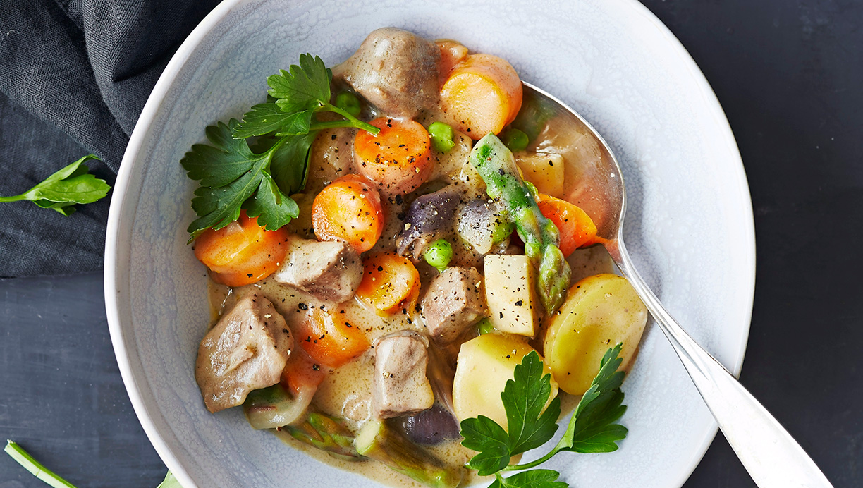 Kalvefrikassé med sommergrønt 