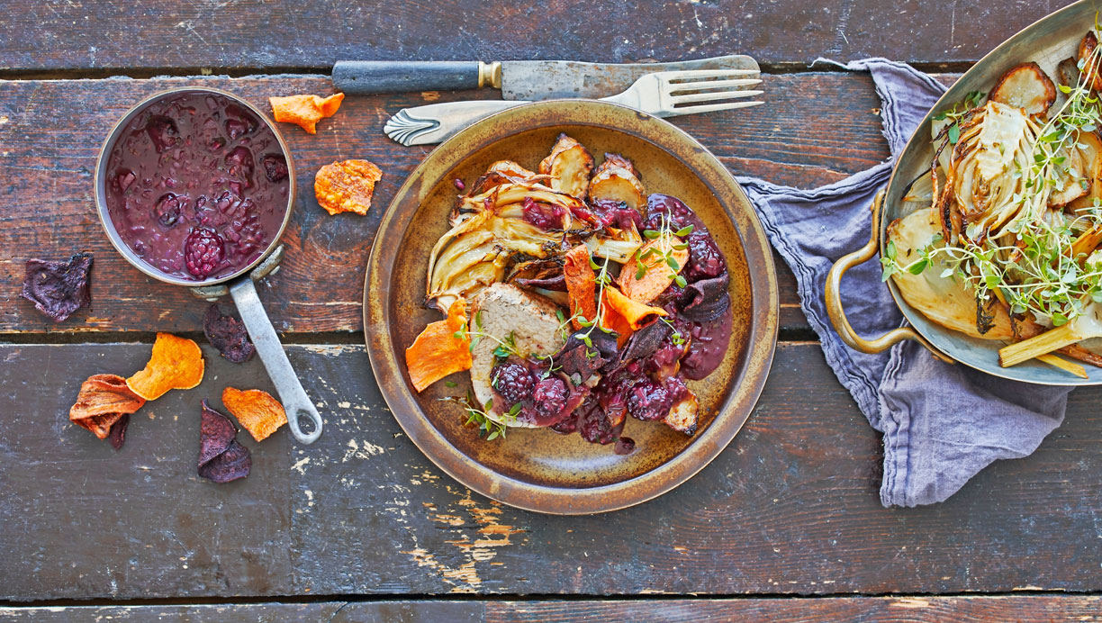 Kalvemørbrad med fennikel, jordskokker og brombærsauce 