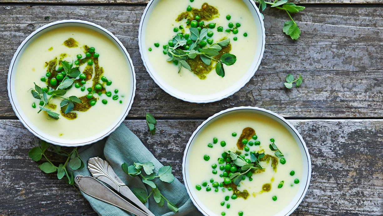 Kartoffelsuppe med ærter og persillepesto 