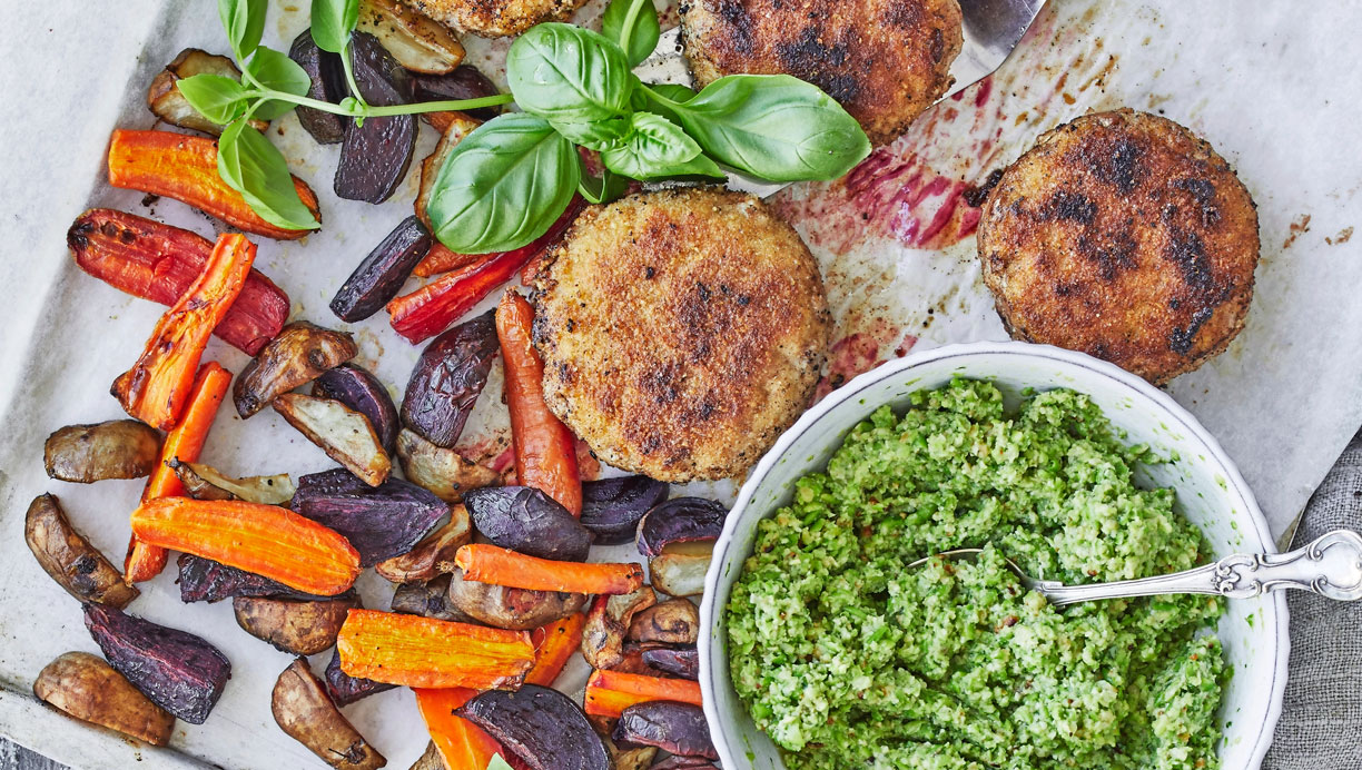 Krebinetter med ærtepesto og ovnbagte rodfrugter 