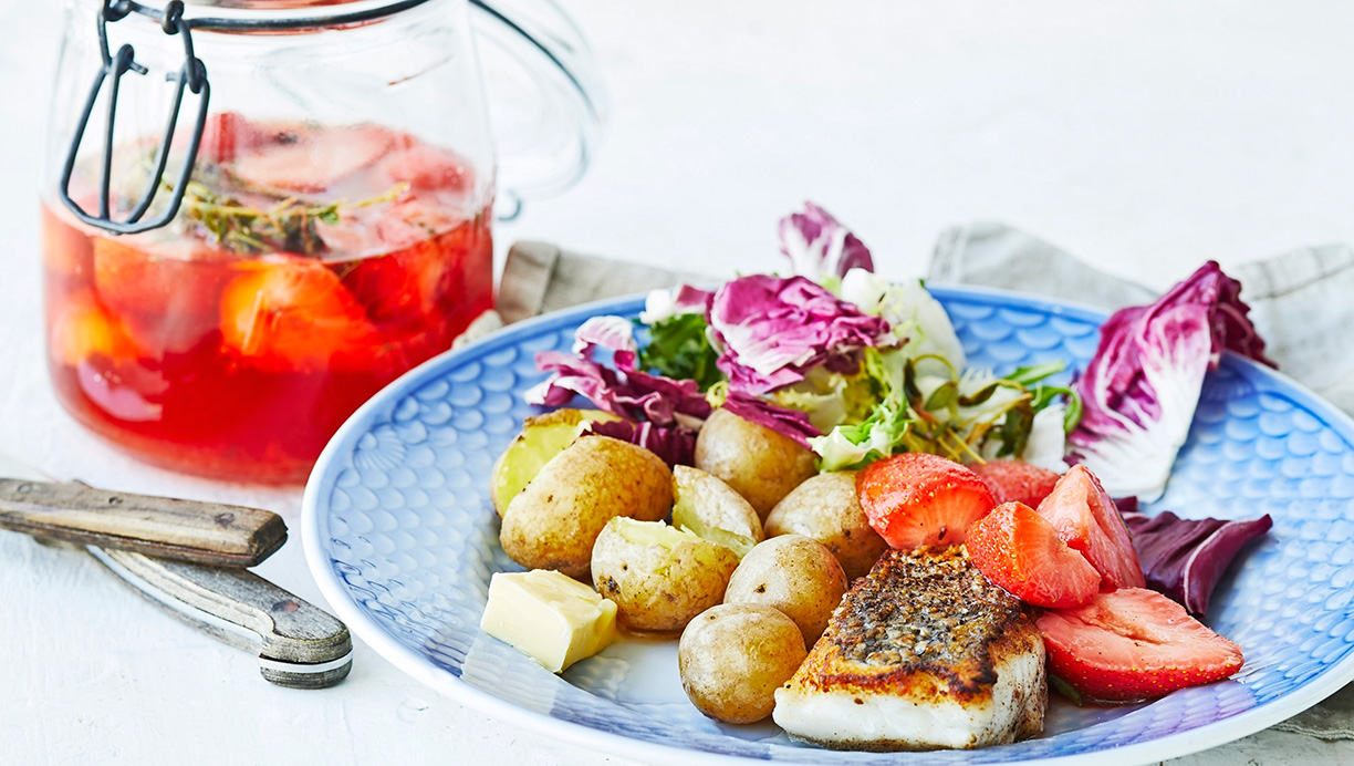 Kulmule med nye kartofler og syltede jordbær 