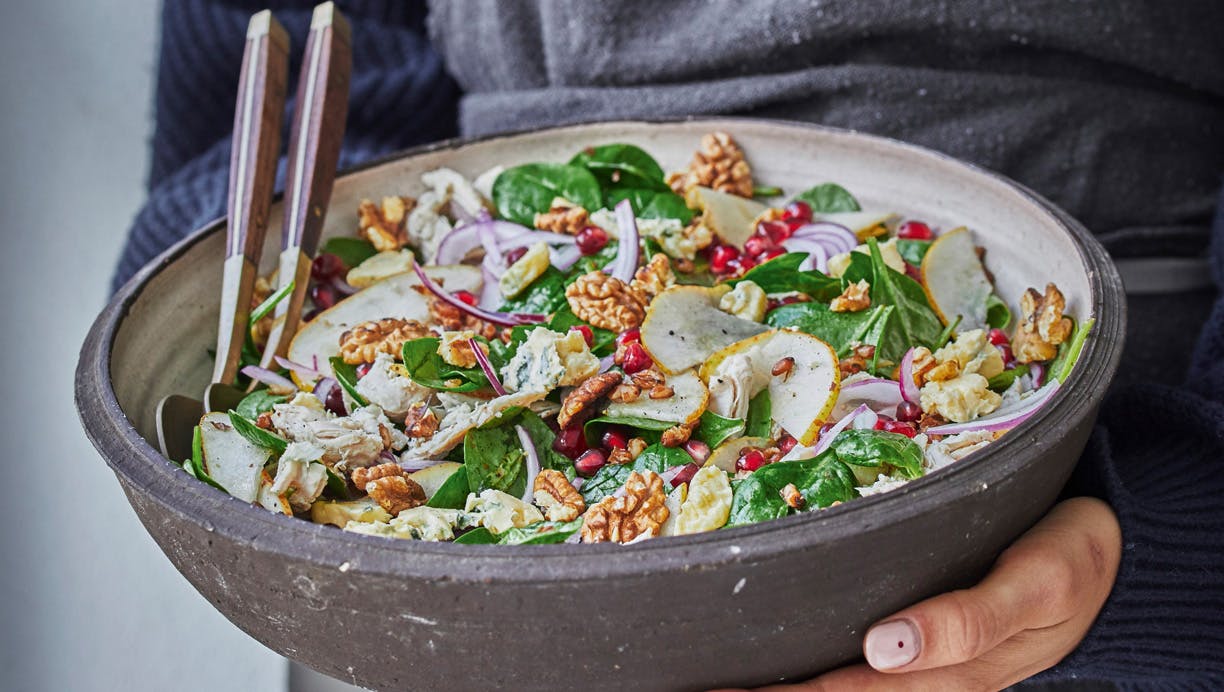 Kyllinge-rugkernesalat med ost og vaniljedressing