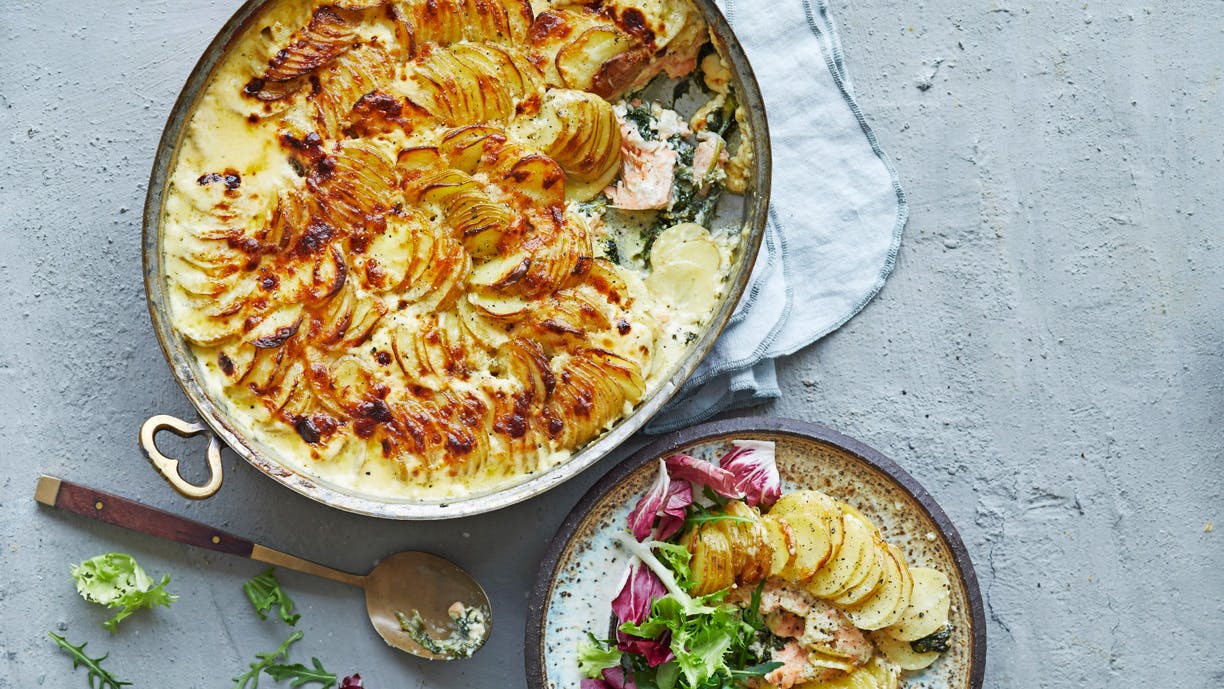 Laksefad med spinat og kartofler
