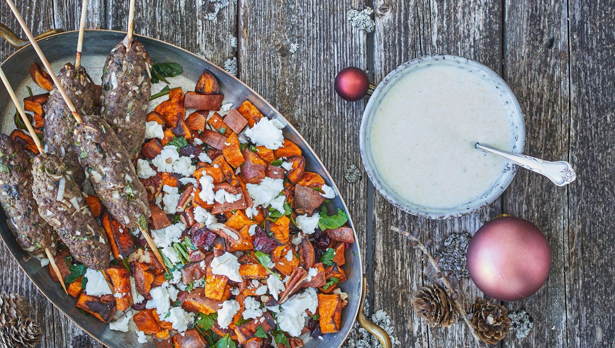 Marokkanske oksespyd med sød kartoffelsalat 