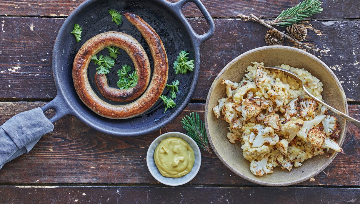 Medister med blomkålskartoffelmos