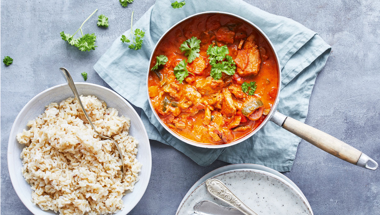 Mørbradgryde med ris og grøntsager 