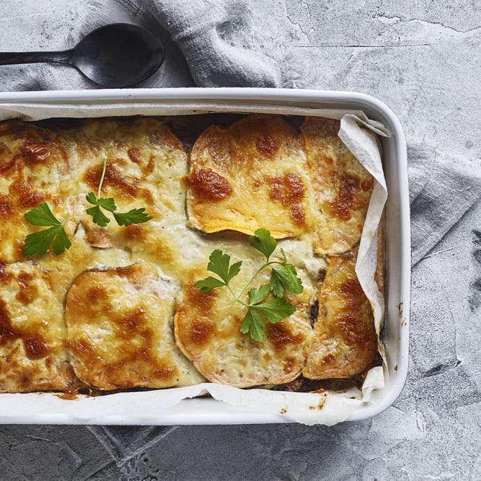 Musaka med oksekød, sød kartoffel og aubergine