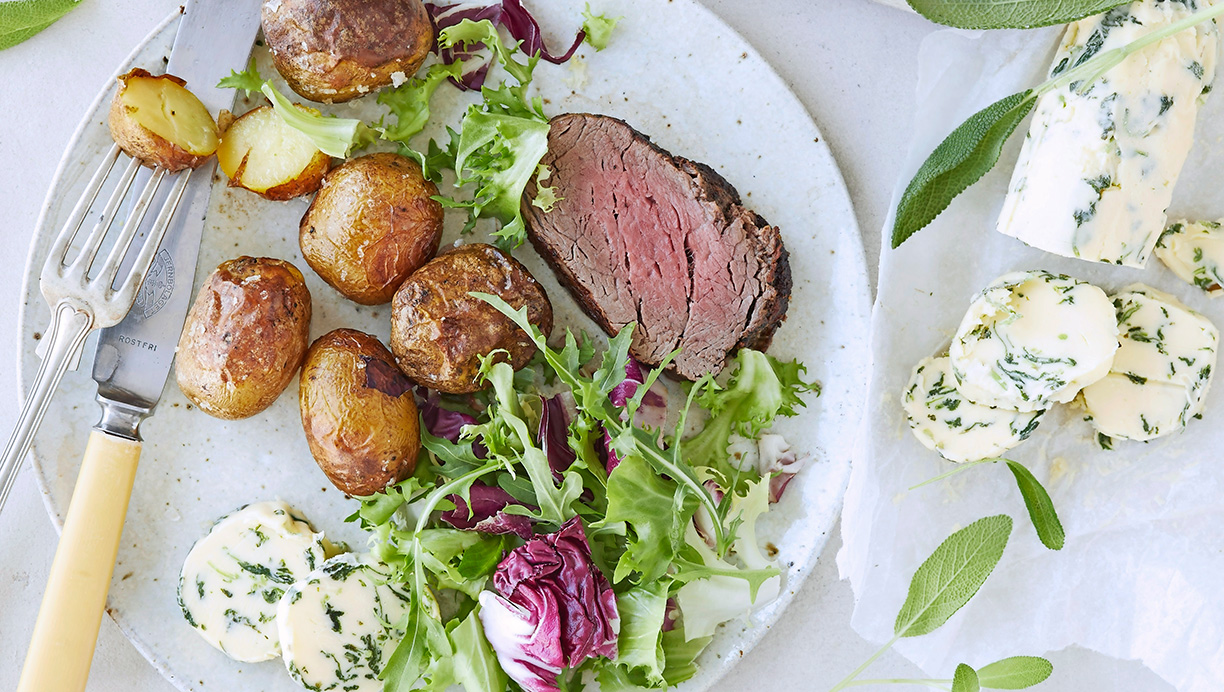Oksemørbrad med salviesmør og saltbagte nye kartofler