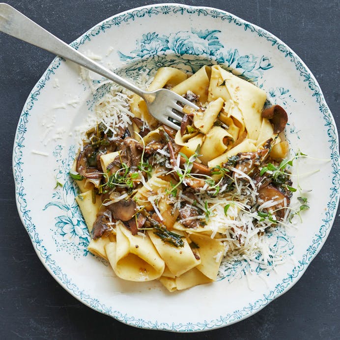 Pappardellepasta med svampe-ragout 