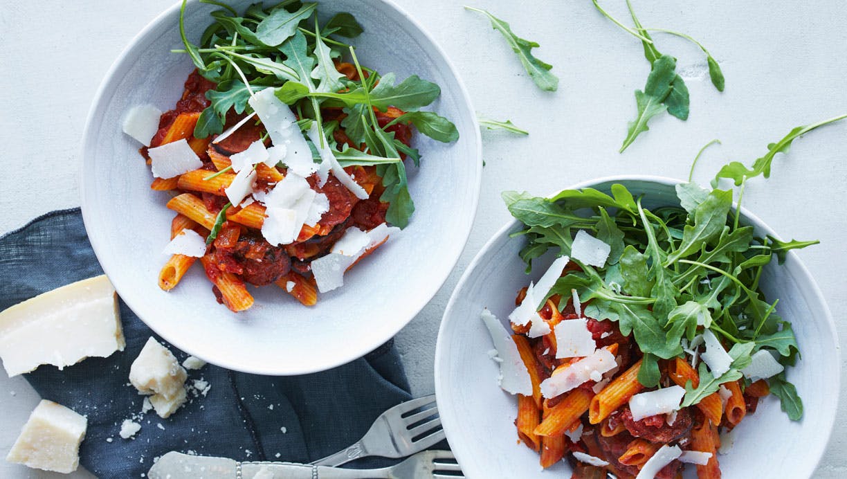Pasta med chorizo og tomater