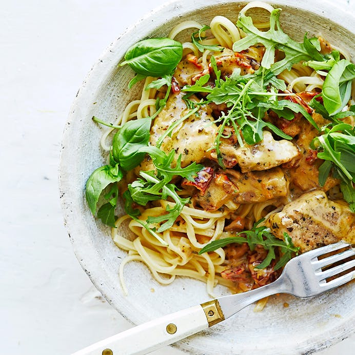 Pasta med mørbrad i tomat-fløde-sauce