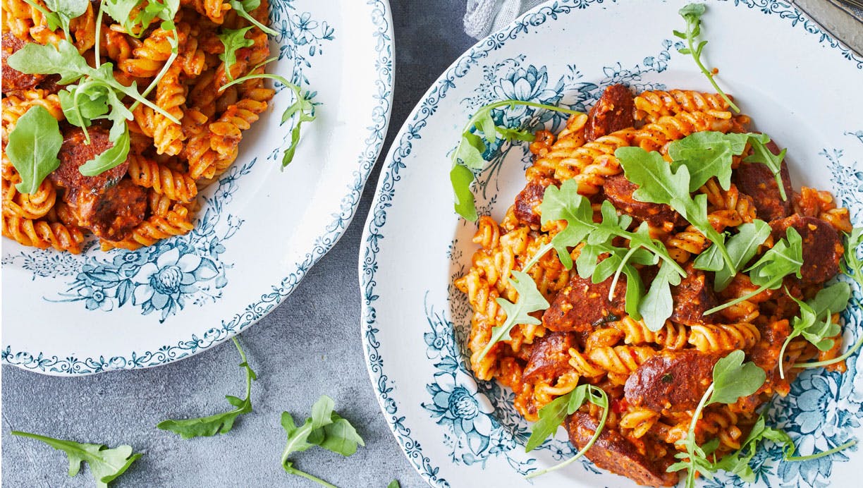 Pasta med romesco og chorizo