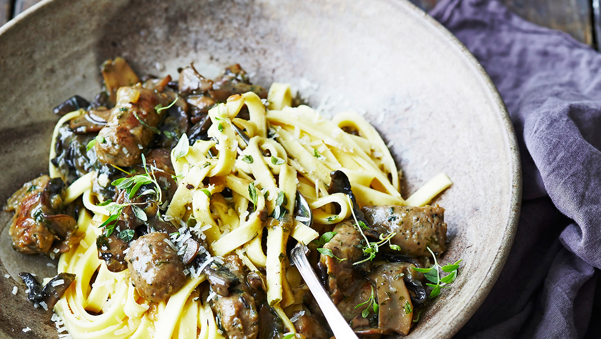 Pasta med svampe og italiensk pølse 