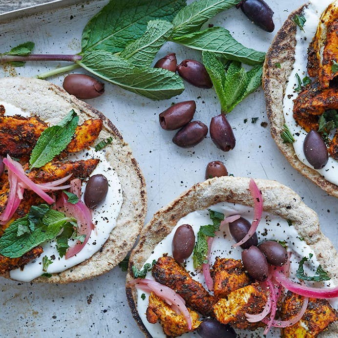 Pita-pizza med fetacreme og gyros-kylling