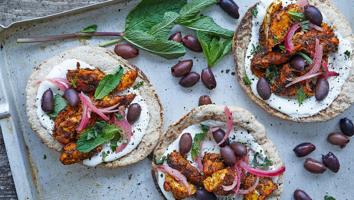 Pita-pizza med fetacreme og gyros-kylling