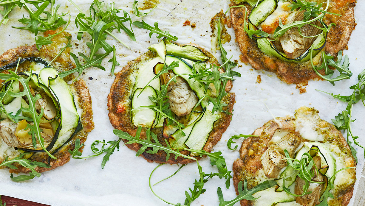 Pitapizza med pesto og artiskokhjerter 