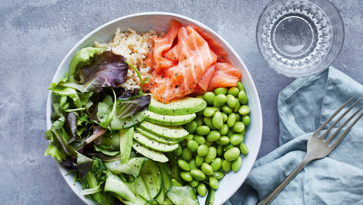 Pokébowl med røget laks 