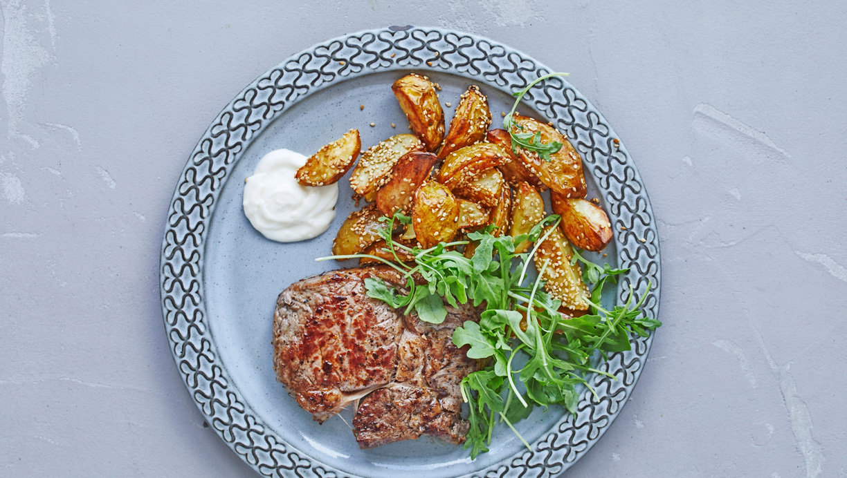 Ribeye med sesamkartofler og aïoli 