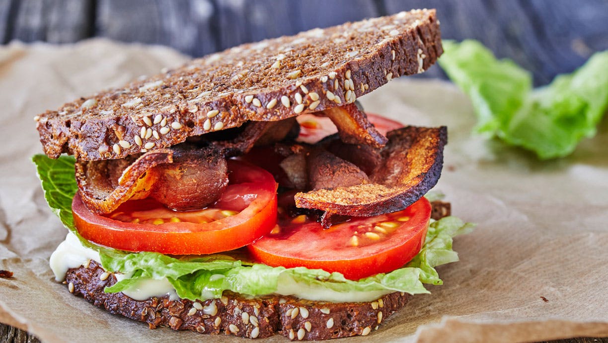 BLT-rugbrødssandwich