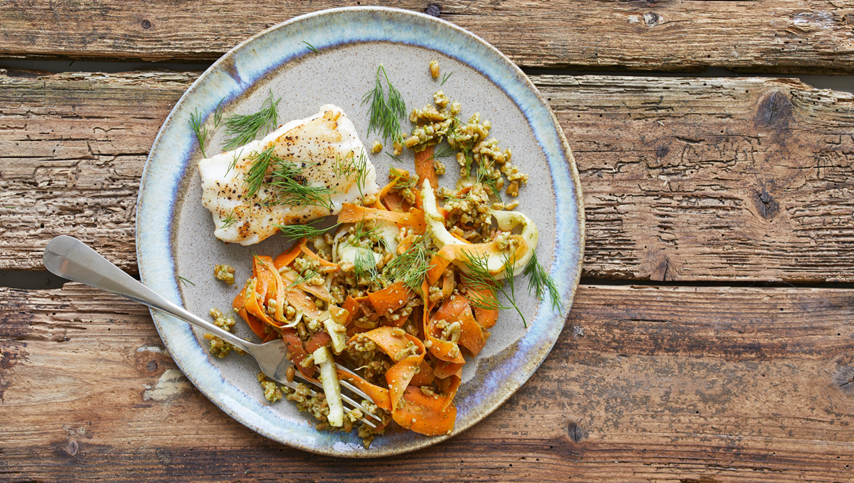 Smørstegt torsk og perlespeltsalat med pesto 