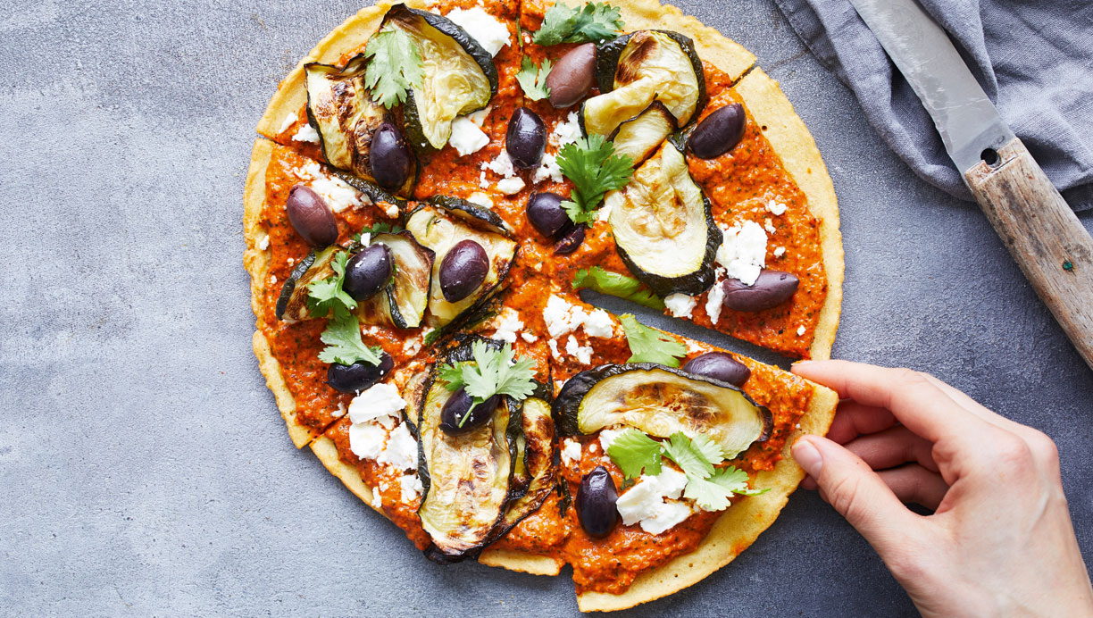 Soccapizza med romesco, squash og oliven 