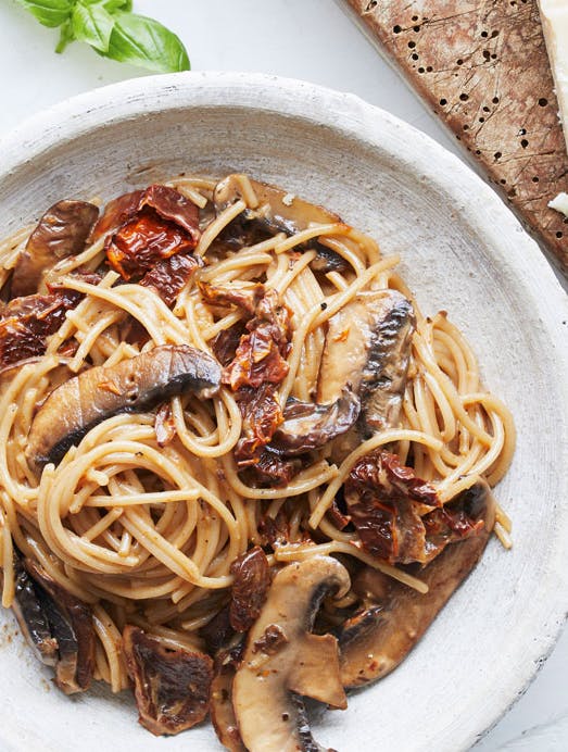 Spaghetti med portobellosvampe og soltørrede tomater