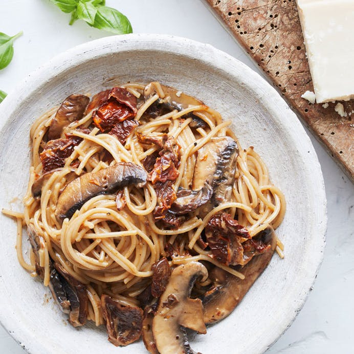 Spaghetti med portobellosvampe og soltørrede tomater
