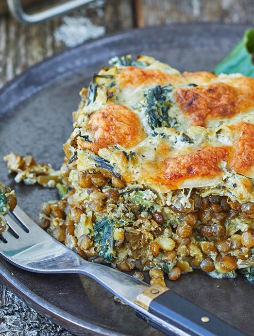 Spinat-lasagne med pesto og linser