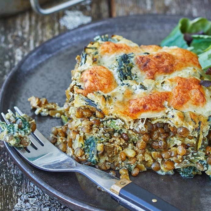 Spinat-lasagne med pesto og linser