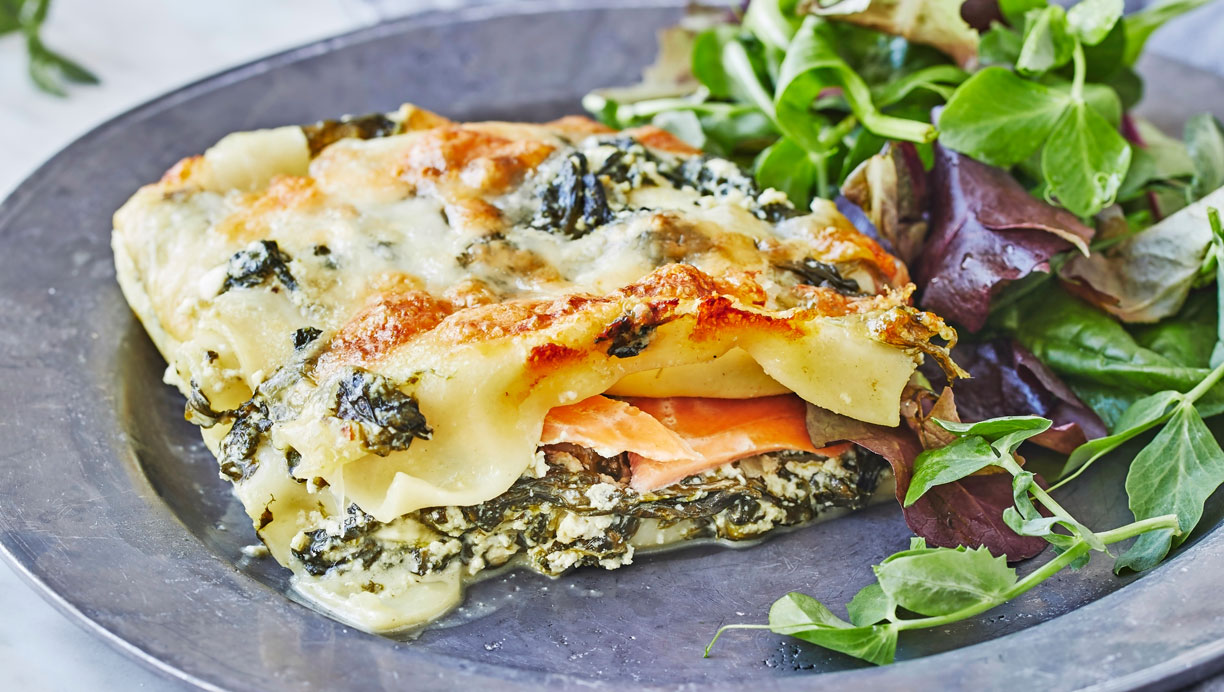 Spinatlasagne med røget laks 