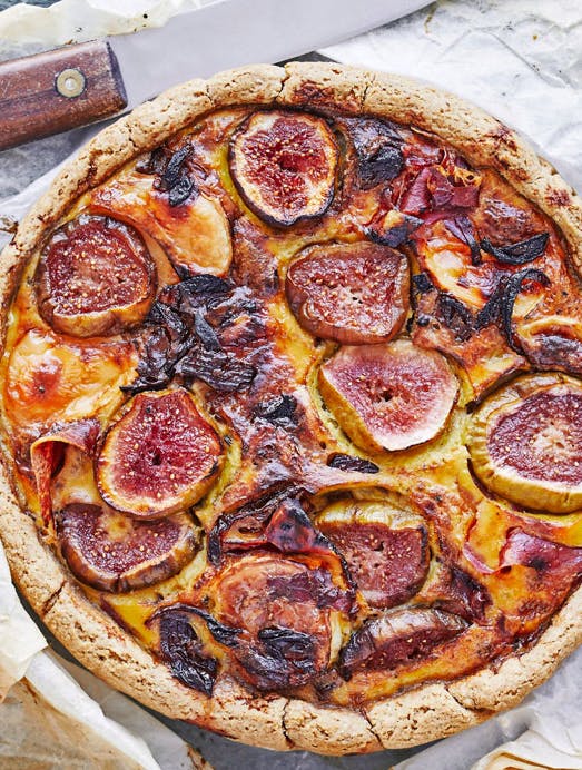 Tærte med serrano, gedeost og figner