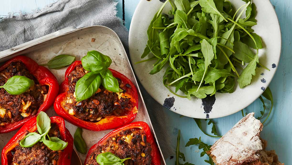 Fyldte peberfrugter med soltørrede tomater og feta