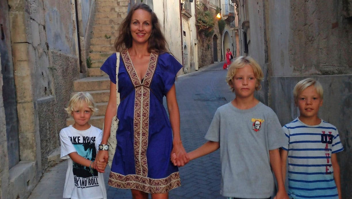 Malene og familien tager på ferie med andre børnefamilier: Vi oplever verden gennem flere øjne