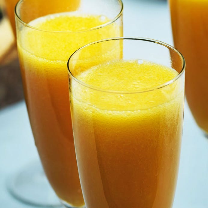 Mango-bellini-cocktail